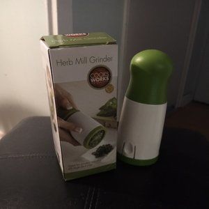 Herb Mill Grinder - NEW